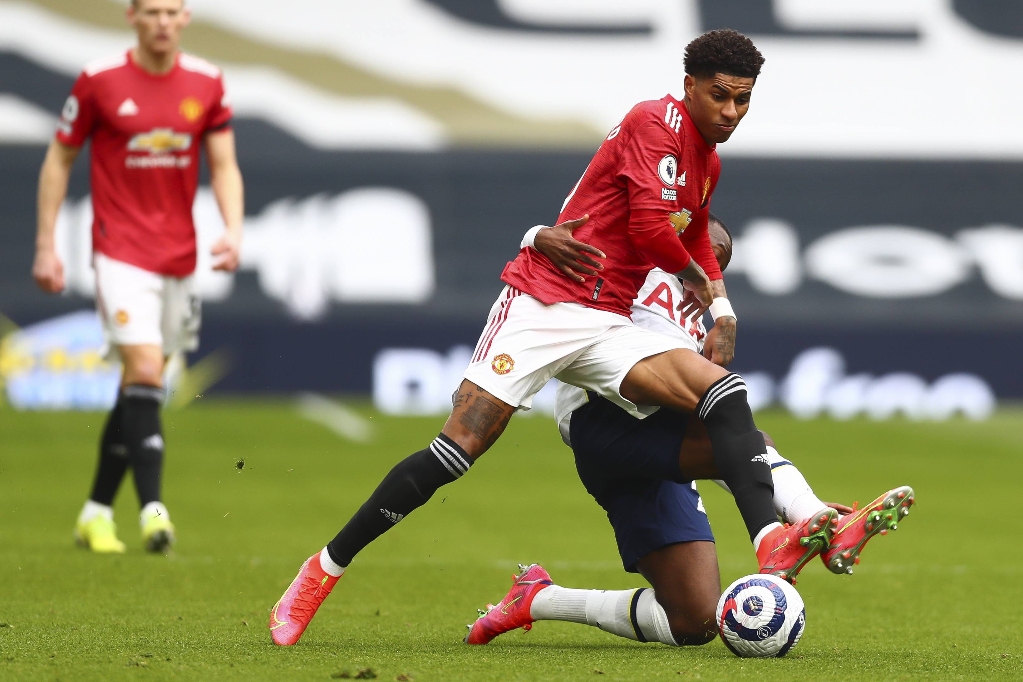 球在国际舞 球在国际舞